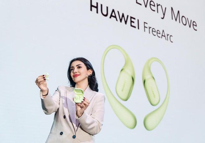 发布：华为首款耳挂耳机佩戴体验全面升级！麻将胡了HUAWEI FreeArc海外(图3)