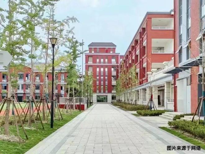 旅揽阅发布：强化移动与静止的张力！PG麻将胡了2招商中旅揽阅招商中(图3)